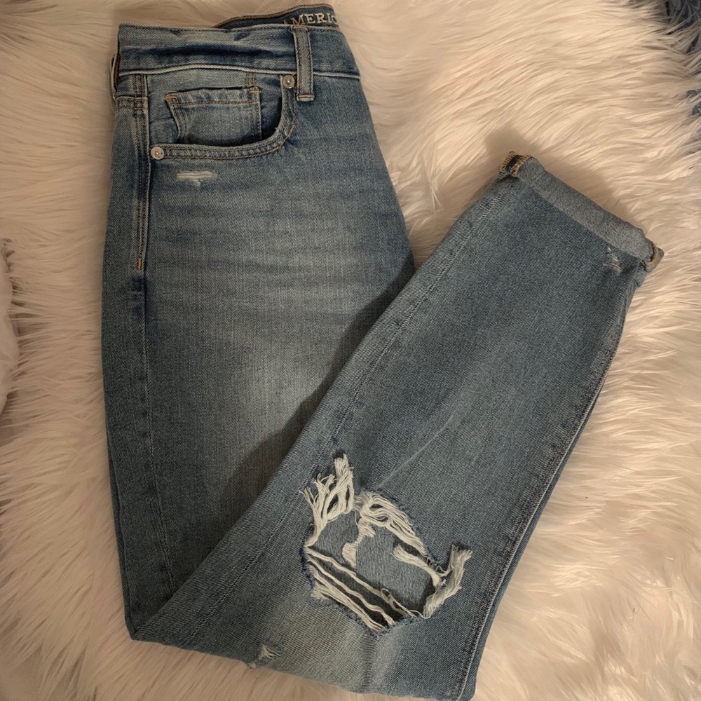 American Eagle Outfitters mom jeans